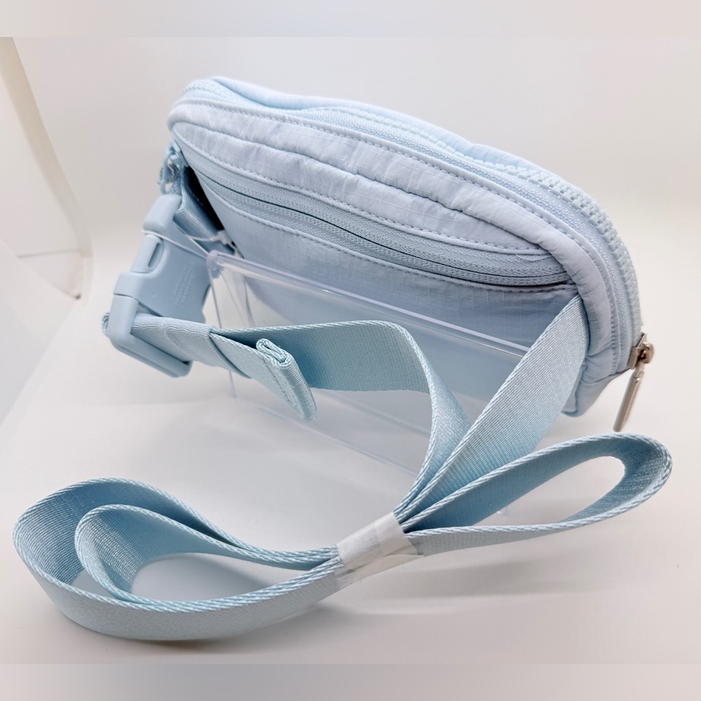 NWT LULULEMON BELT BAG 1L Powder Blue DEAD STOCK COLOR - Picture 4 of 16